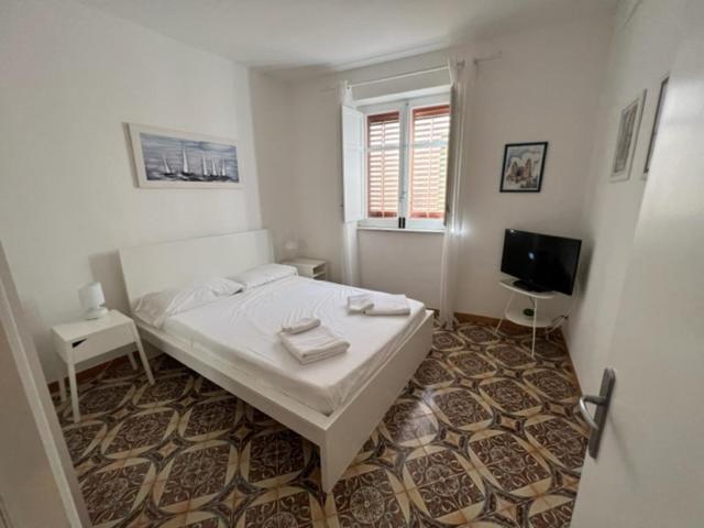 Casa Jelena Apartment Чефалу Екстериор снимка
